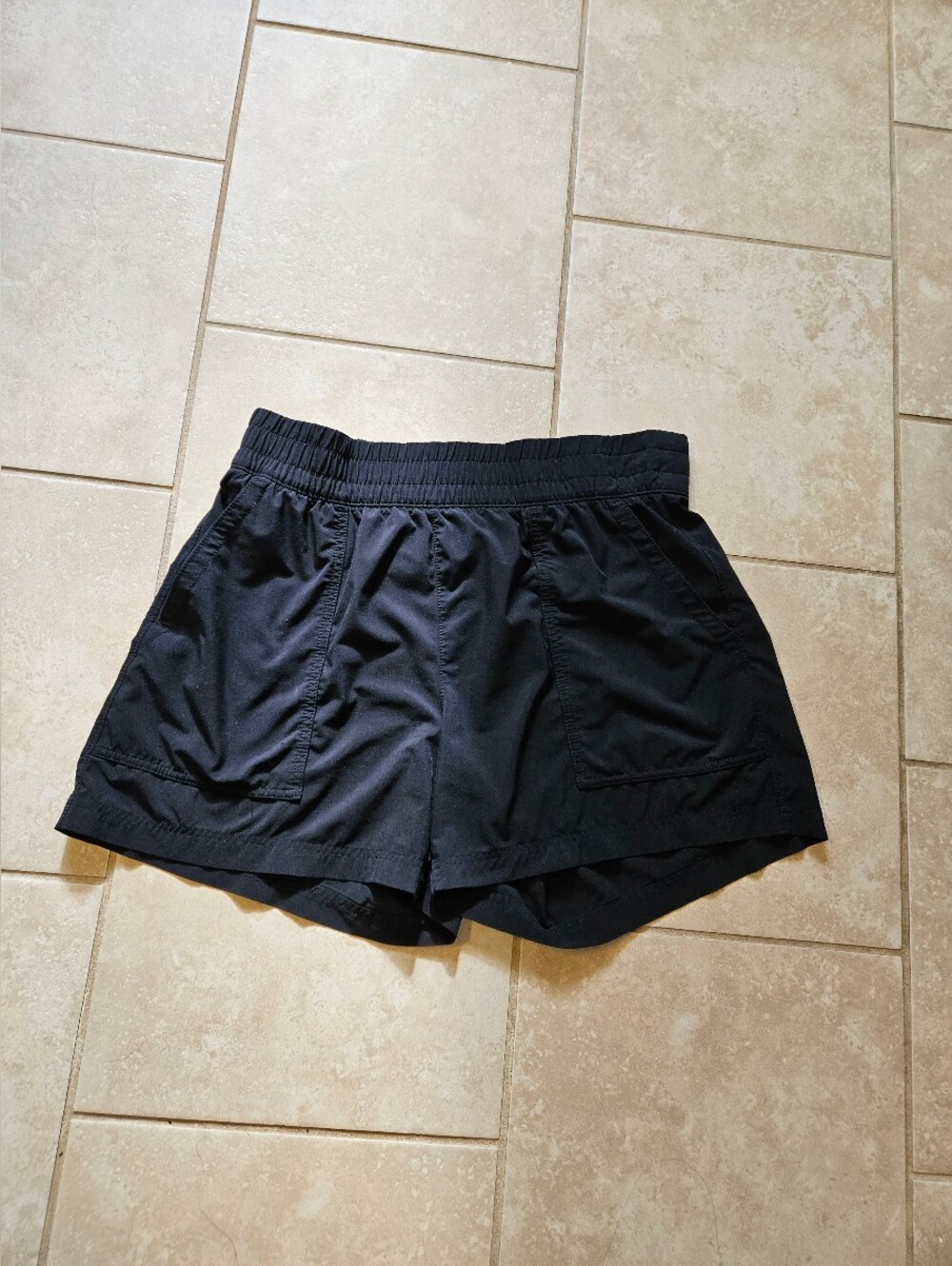 Athleta Wayfind Shorts Size Medium